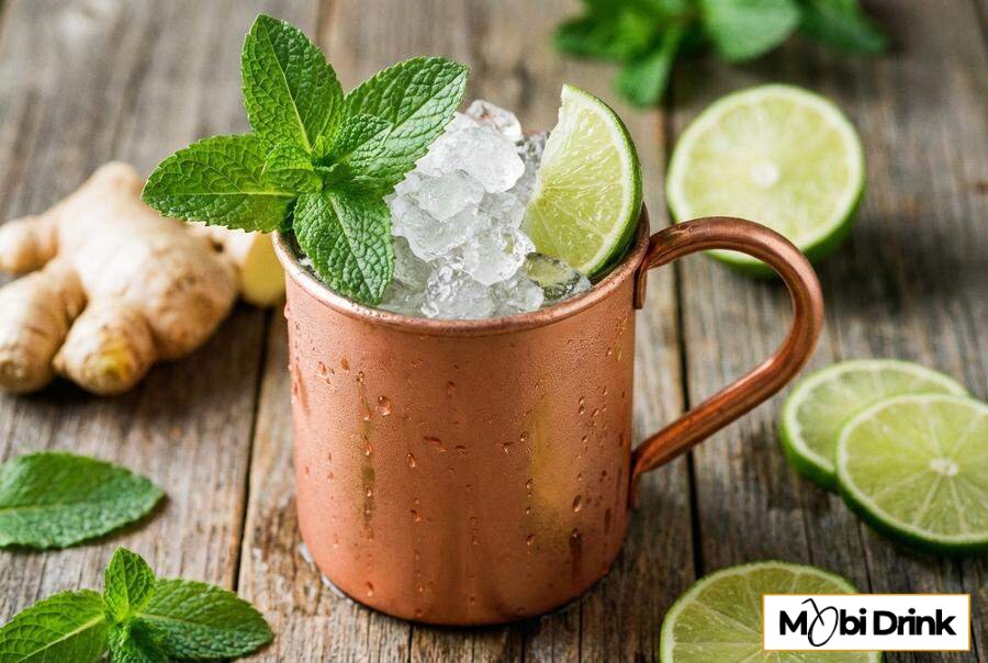 Amaretto Mule w miedzianym kubku
