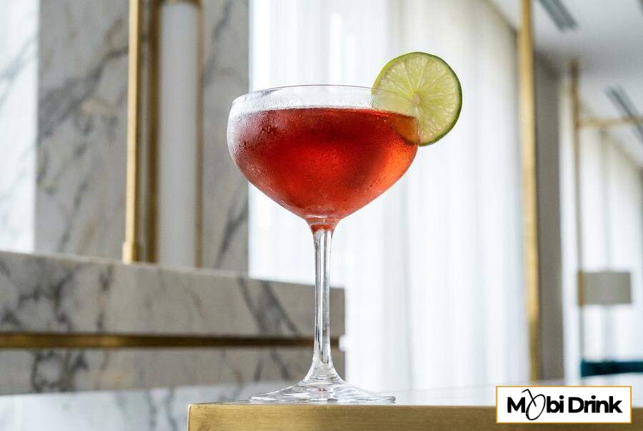 Aperol Cosmopolitan w kieliszku coupe