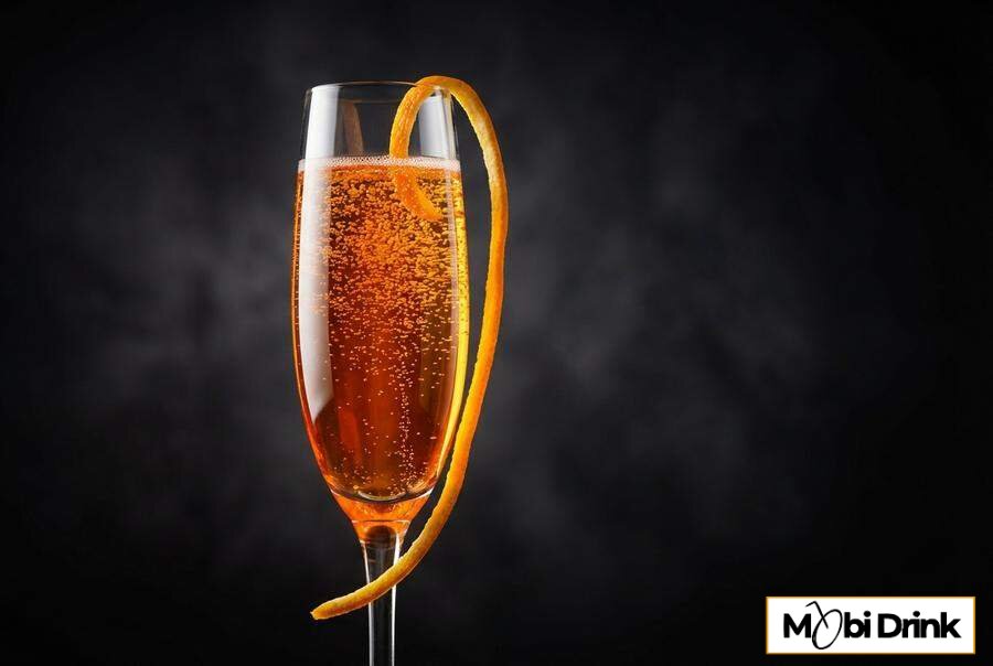 Elegancki Aperol Royal w kieliszku do szampana