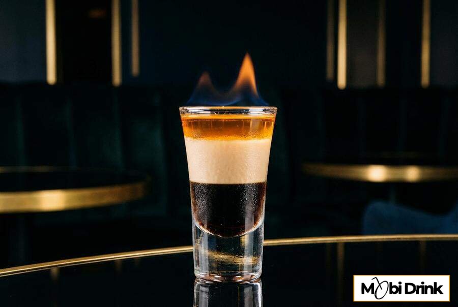 Warstwowy shot B-52 z likierem kawowym i Baileys