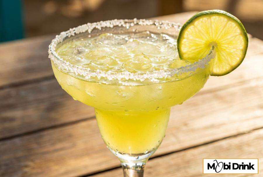 Orzeźwiająca Beergarita Virgin w kieliszku z solą na brzegu