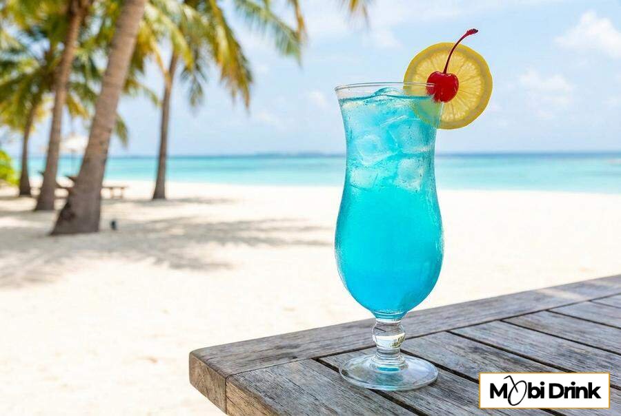 Niebieski drink blue lagoon z cytryną