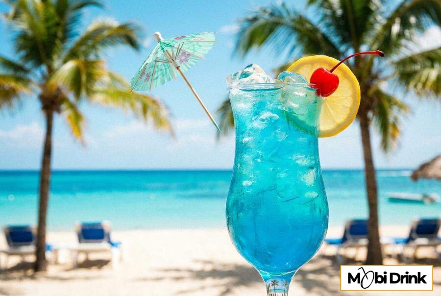 Niebieski drink Blue Lagoon z cytryną