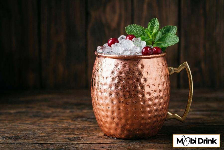 Drink Cranberry Mule w miedzianym kubku