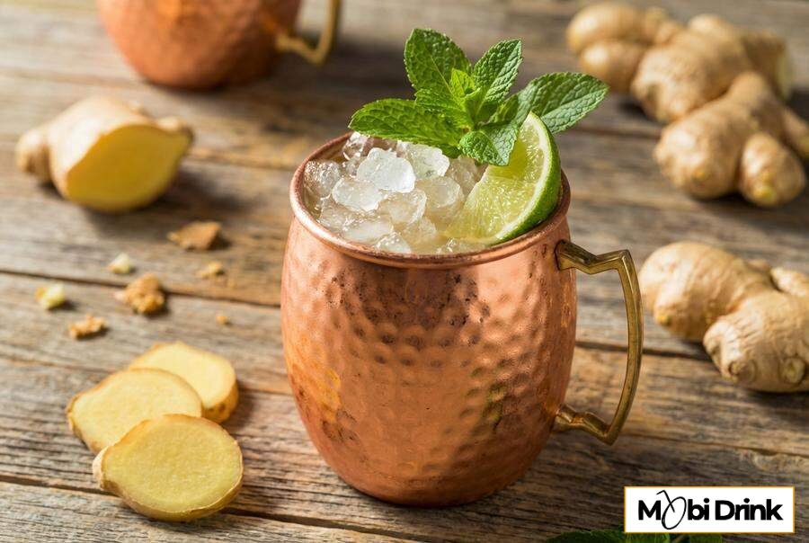 Orzeźwiający Czech Mule w miedzianym kubku z miętą