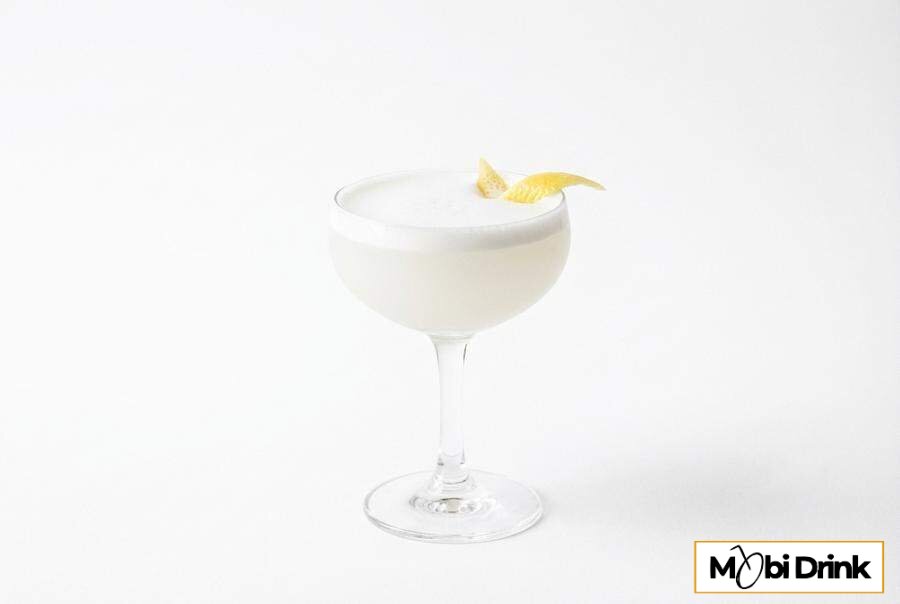 Elegancki drink White Lady w białym kolorze