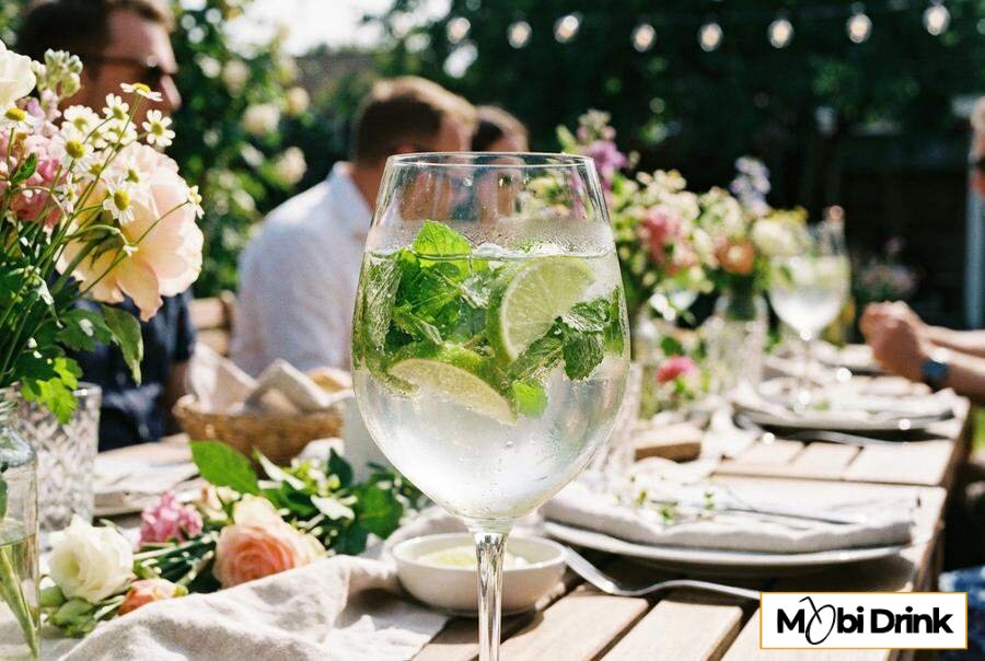 Orzeźwiający Hugo Spritz z miętą i limonką
