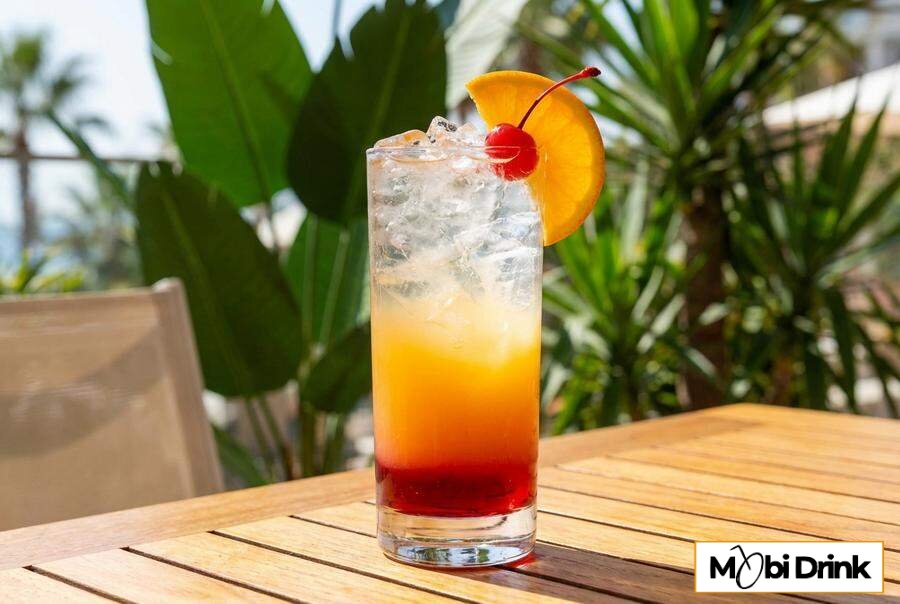 Warstwowy drink malibu sunrise z sokiem pomarańczowym