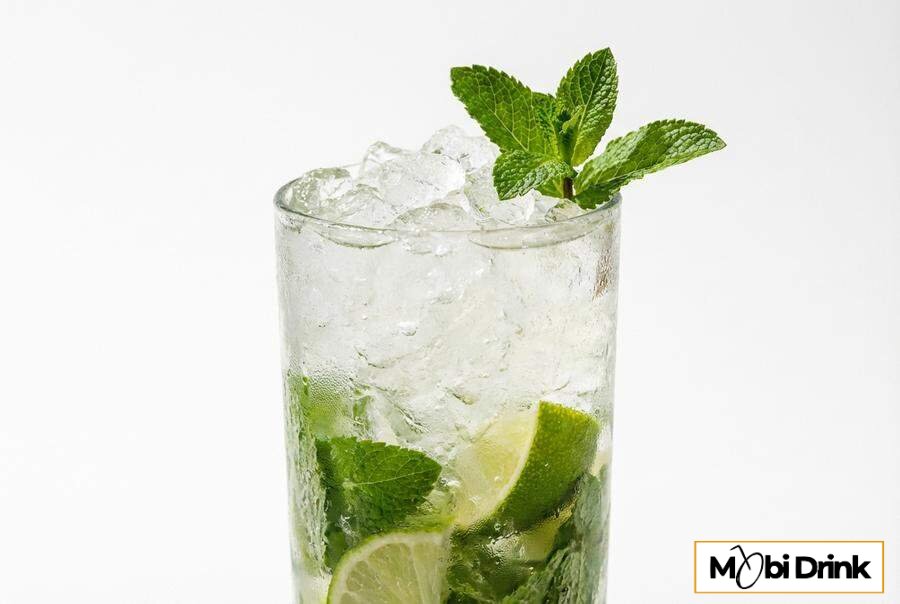 Orzeźwiające mojito z miętą i limonką