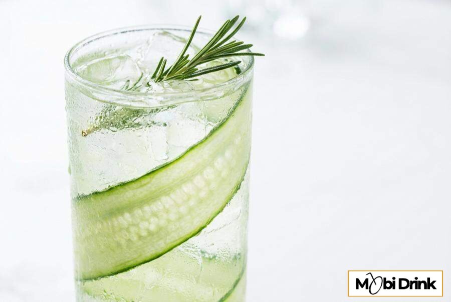 Orzeźwiający drink ogórkowy z lodem