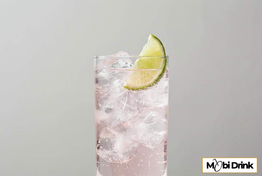 Różowy drink Passoa z tonikiem i limonką