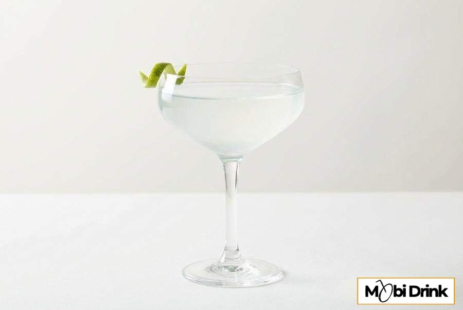 Orzeźwiający drink Daiquiri w kieliszku koktajlowym