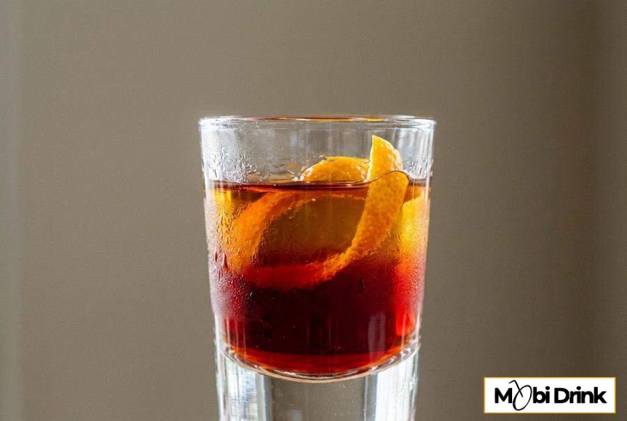 Czerwony shot Red Headed z Jägermeisterem