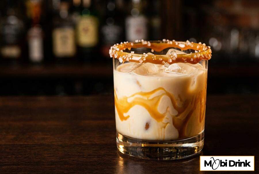 Kremowy drink Salted Caramel White Russian z lodem