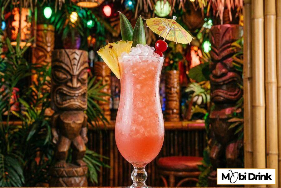 Egzotyczny Singapore Sling w wysokiej szklance