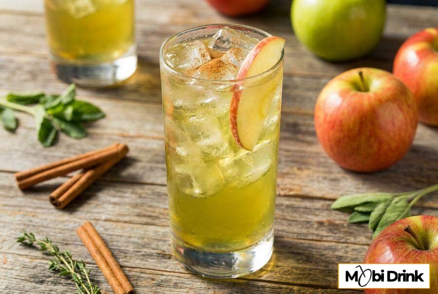 Szarlotka drink z żubrówką i sokiem jabłkowym