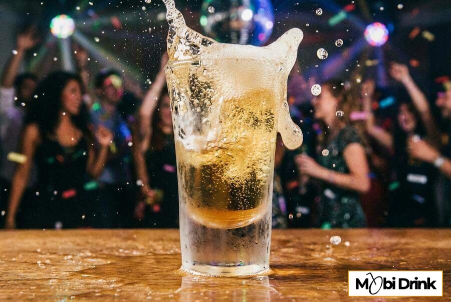 Shot Tequila Boom Boom z pianką i bąbelkami