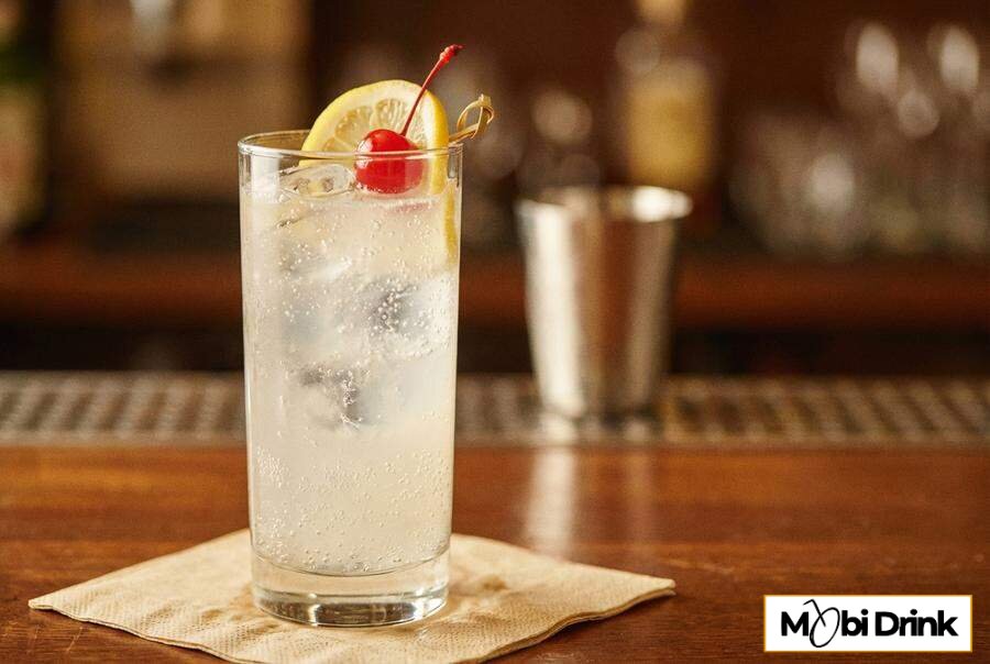 Klasyczny tom collins z cytryną i wisienką