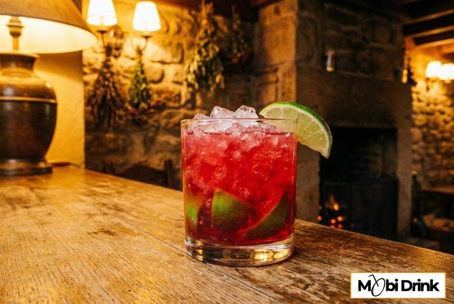 Truskawkowa caipiroska z limonką i kruszonym lodem