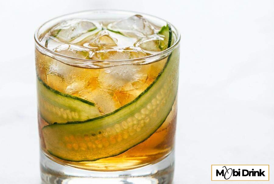 Orzeźwiająca whisky ze Sprite i ogórkiem