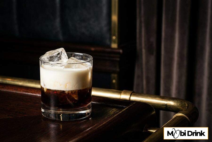 Kremowy drink White Russian z likierem kawowym