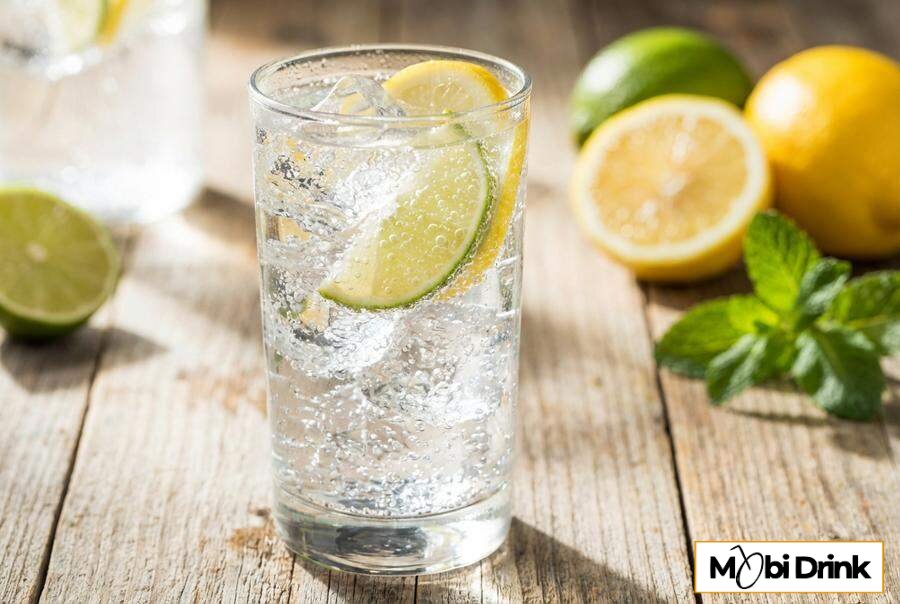 Drink wódka ze Spritem i limonką