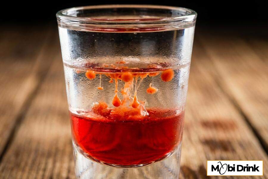 Shot Wściekły Pies z syropem malinowym i tabasco