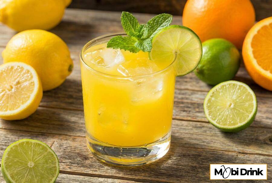 Żółty drink Yellow Bird z miętą